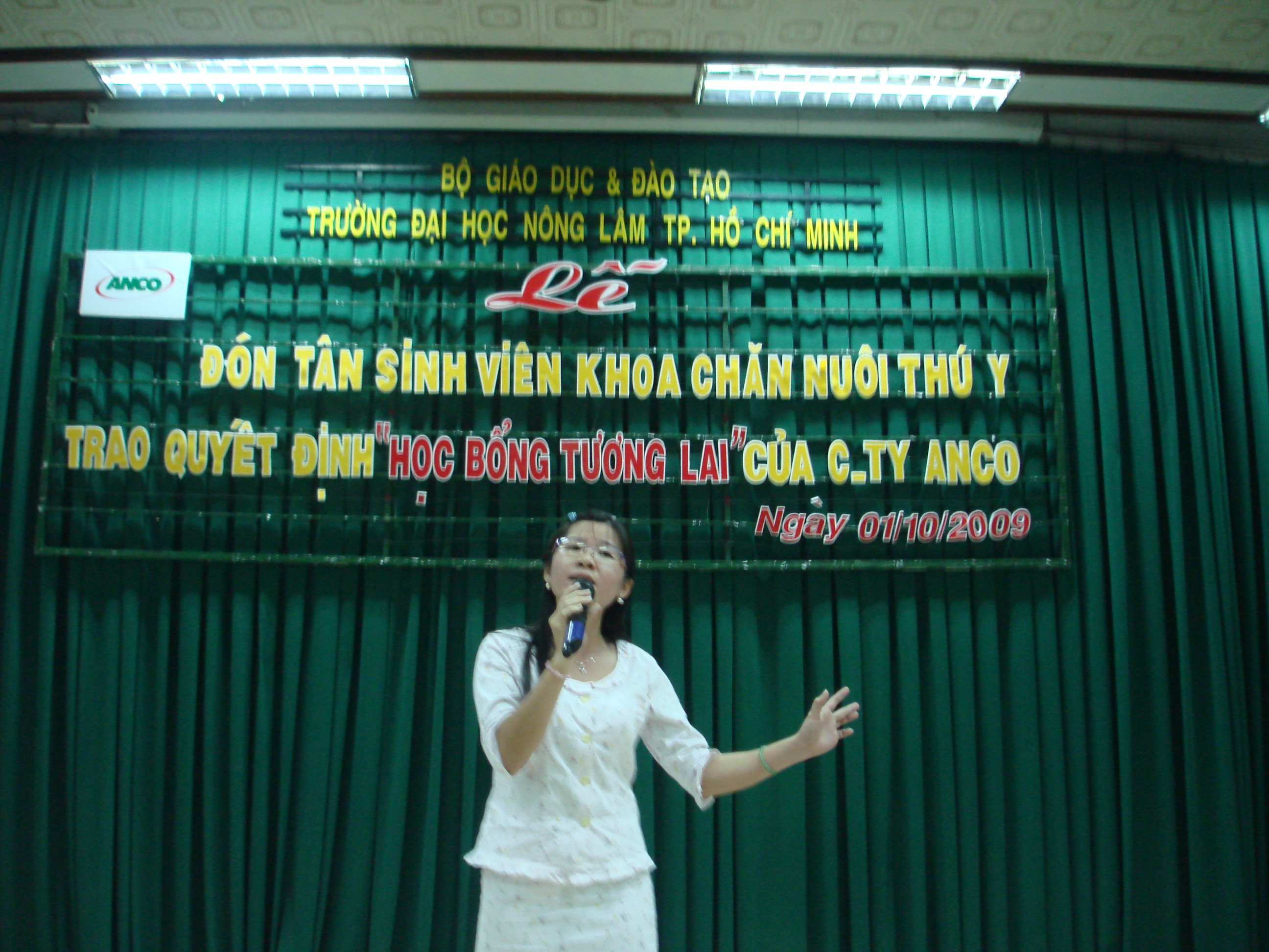 Cựu sinh viên Lê Thị Ngọc Hòa  K. CNTY góp vui với chương trình